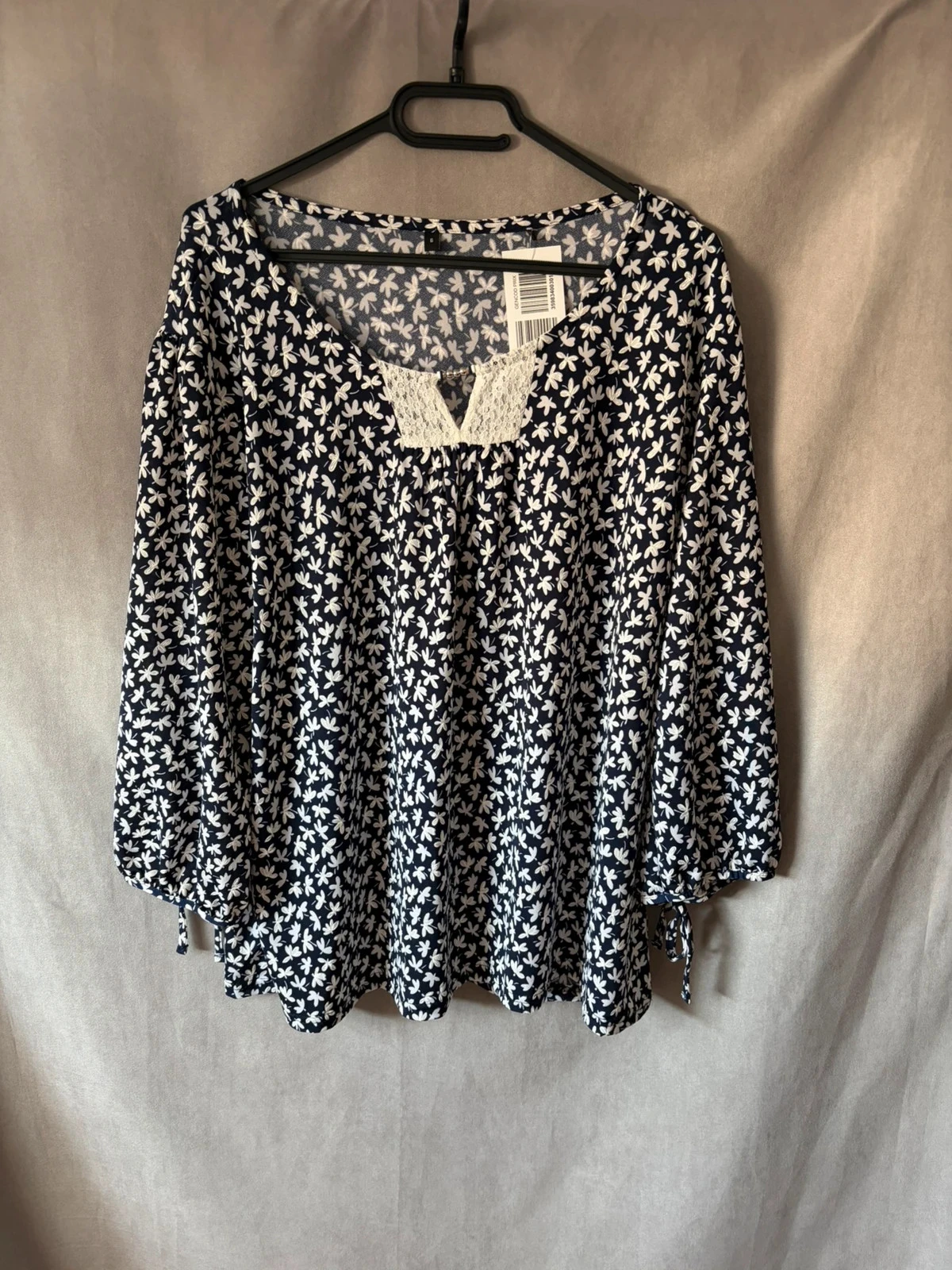 Blouse neuve bleu et blanche taille 6